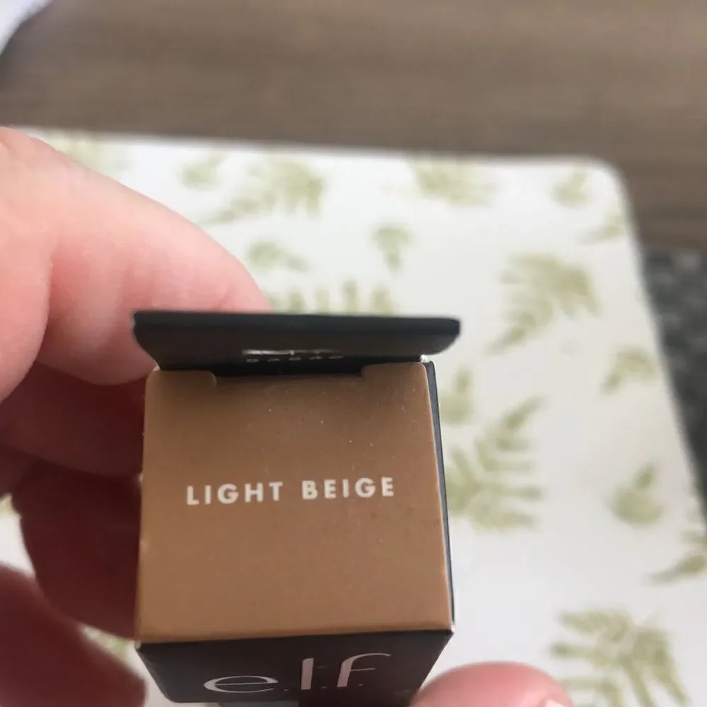 e.L.F 16ht camo concealer new color light beige 6ml Ipsy bag
